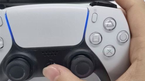 PS5 : Une manette DualSense dans la nature, des infos sur sa batterie fuitent