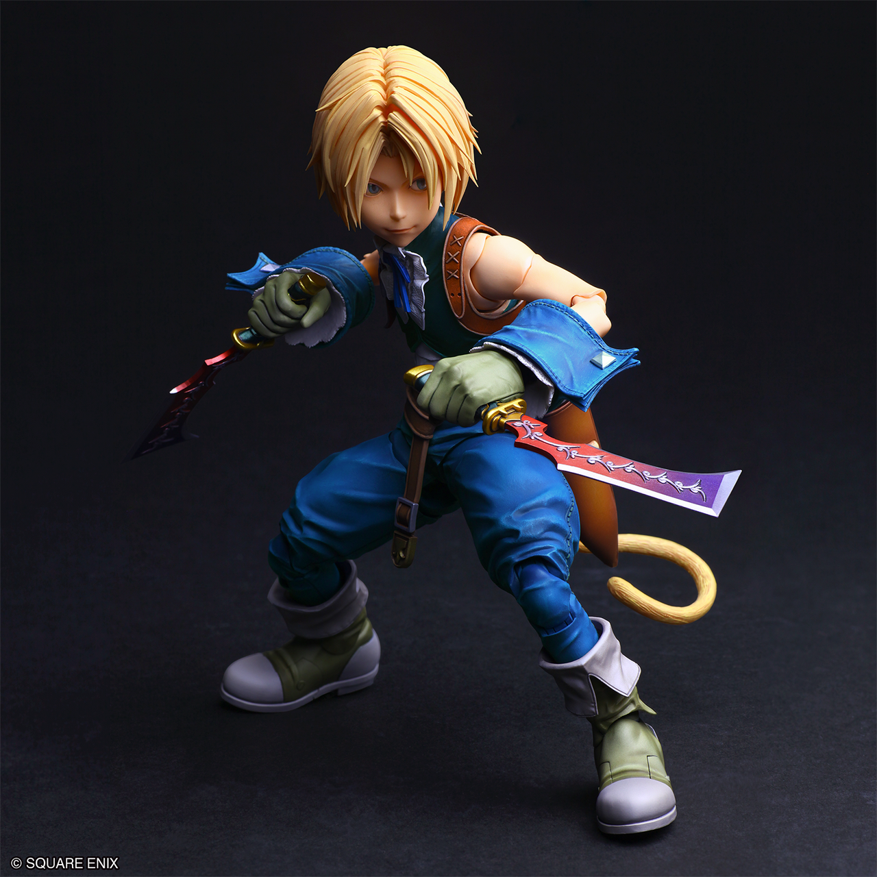 FF9 : Figurine Zidane Tribal en posture d'attaque.