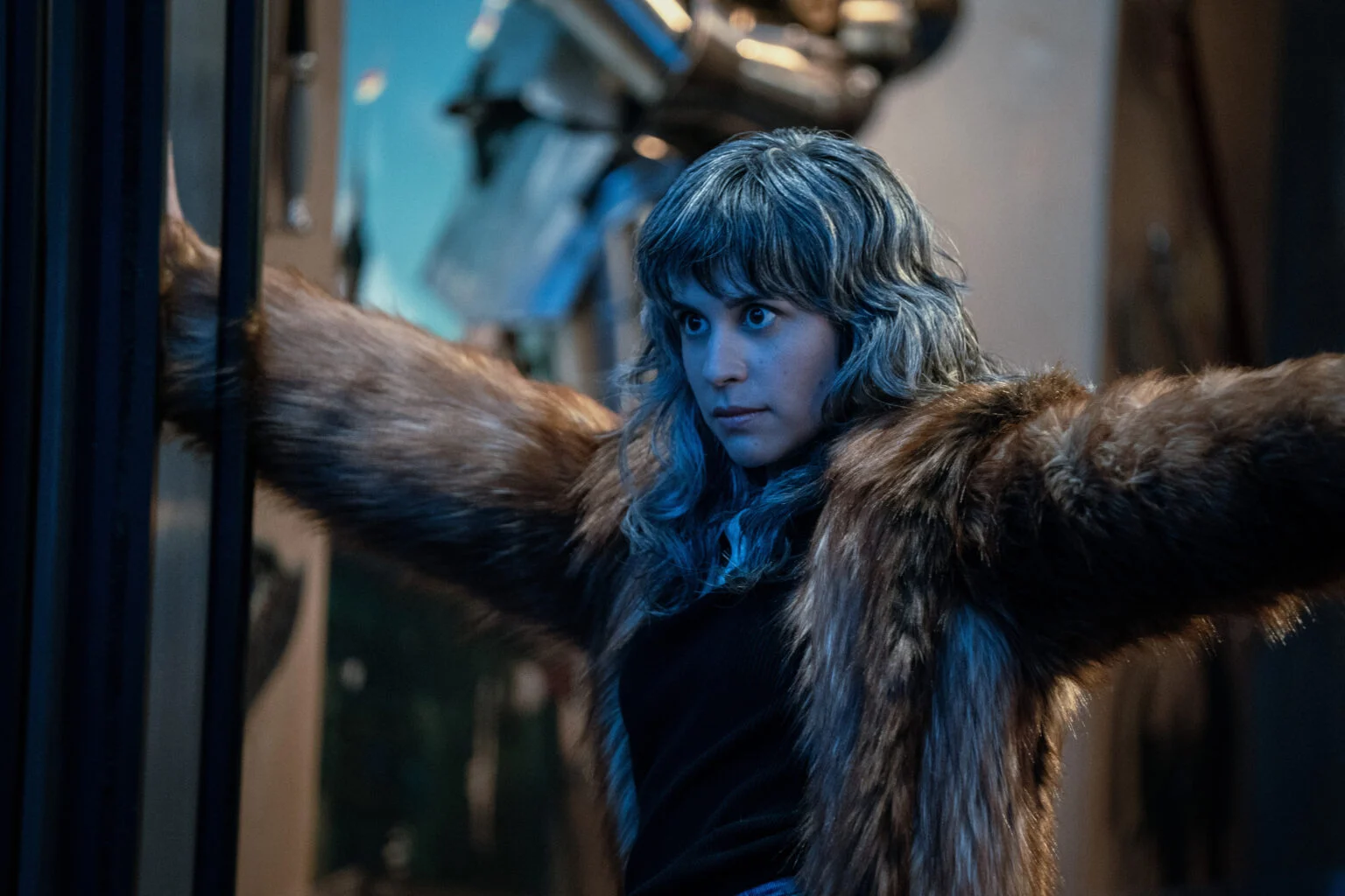 Ashly Burch dans la série Mythic Quest. Ashly Burch dans la série Mythic Quest.