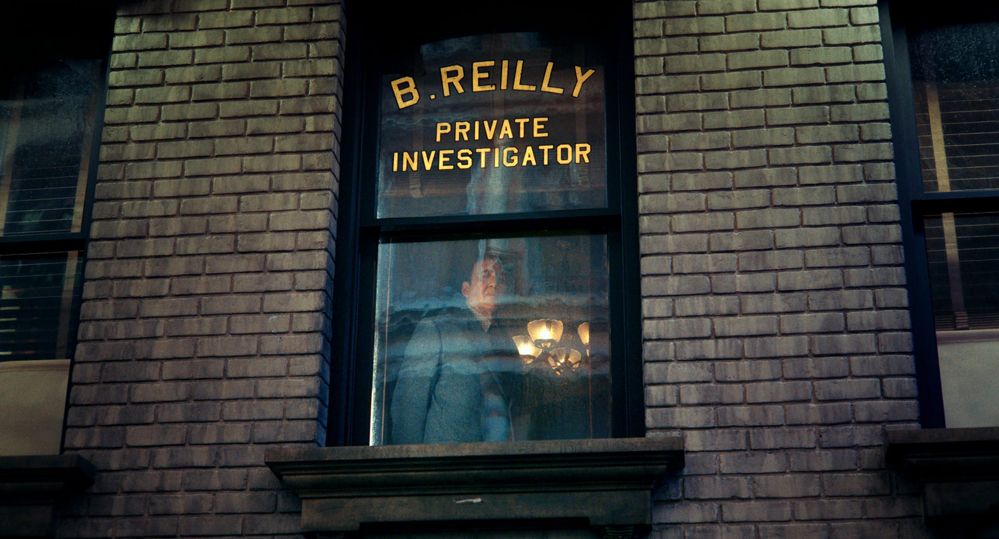 FenÃªtre des bureaux B. Reilly dans la sÃ©rie Spider-Noir.