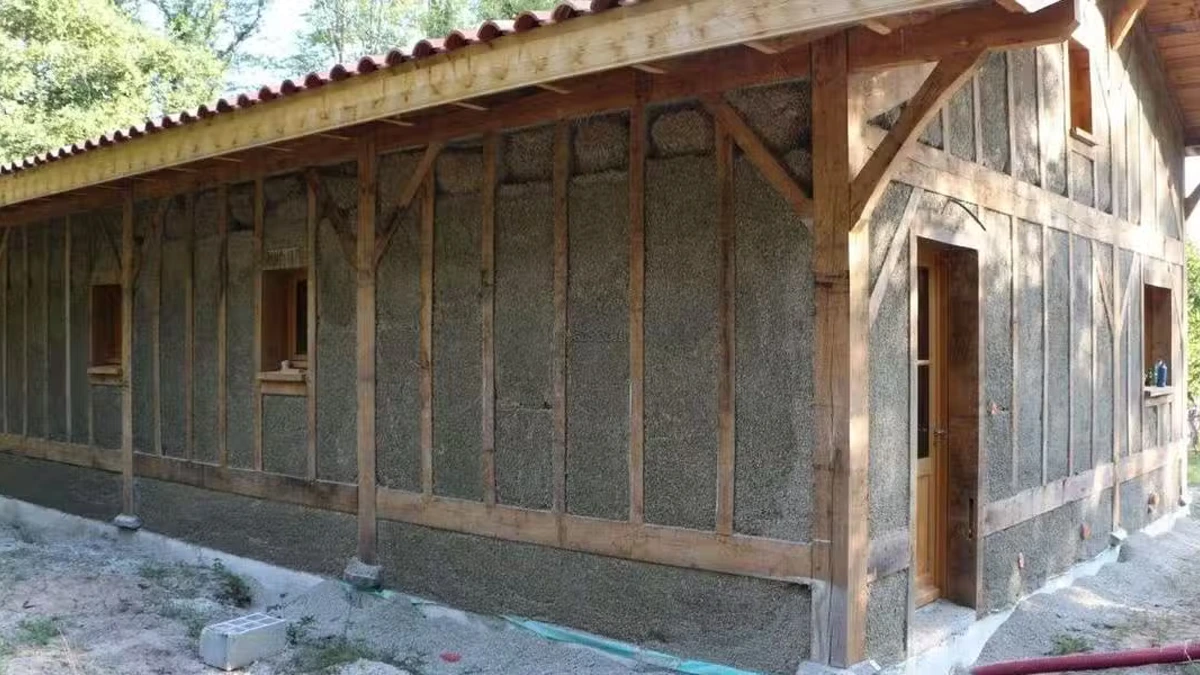 Maison avec le nouveau matÃ©riau : le bÃ©ton de chanvre