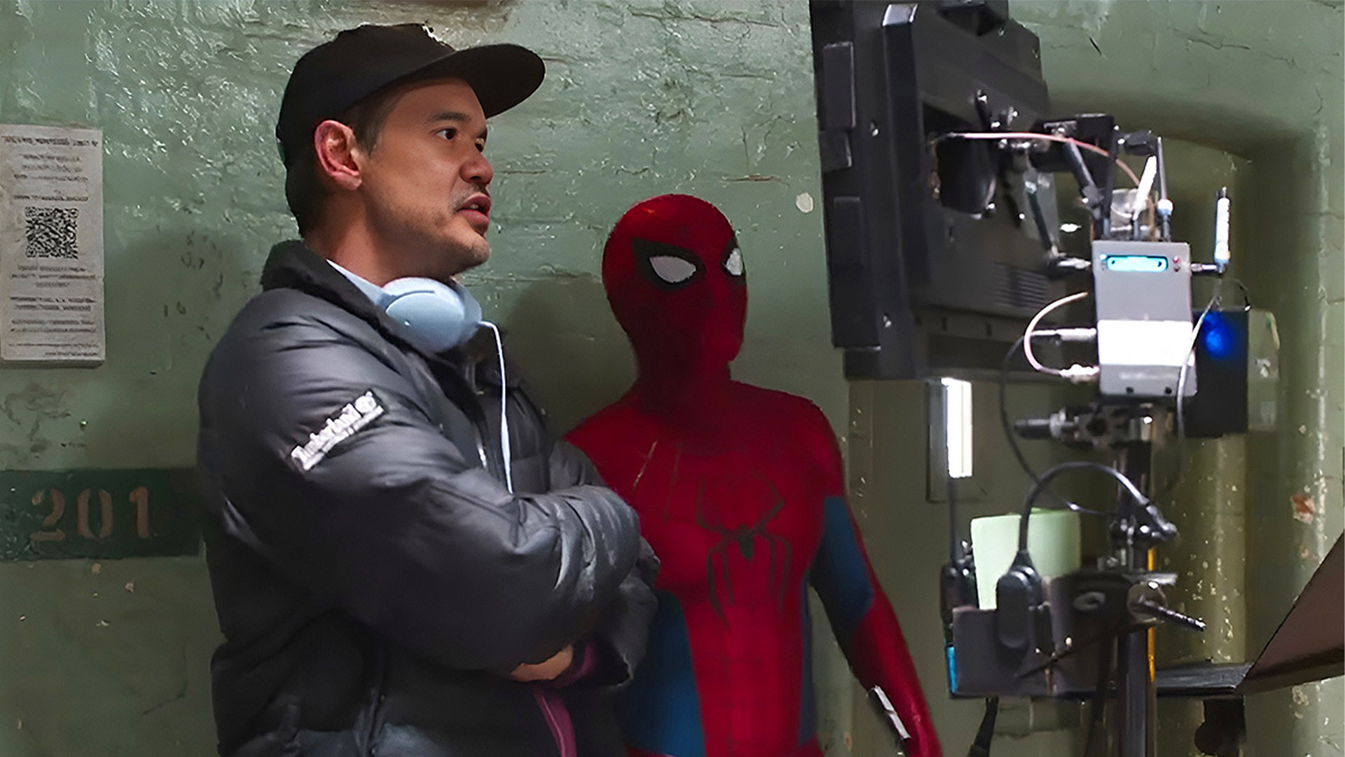Destin Daniel Cretton sur le tournage de Spider-Man Brand New Day. Destin Daniel Cretton sur le tournage de Spider-Man Brand New Day.