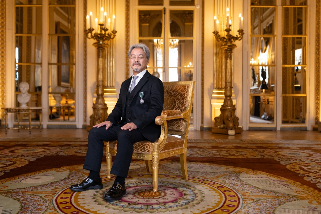 Eiji Aonuma sacrÃ© Chevalier des Arts et des Lettres.