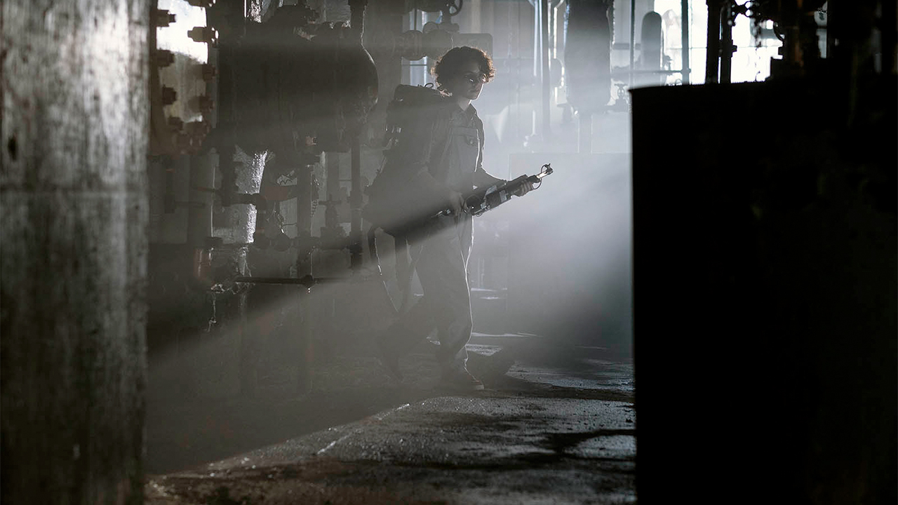 Phoebe équipée du Proton Pack dans SOS Fantômes : L'Héritage. Phoebe équipée du Proton Pack dans SOS Fantômes : L'Héritage.