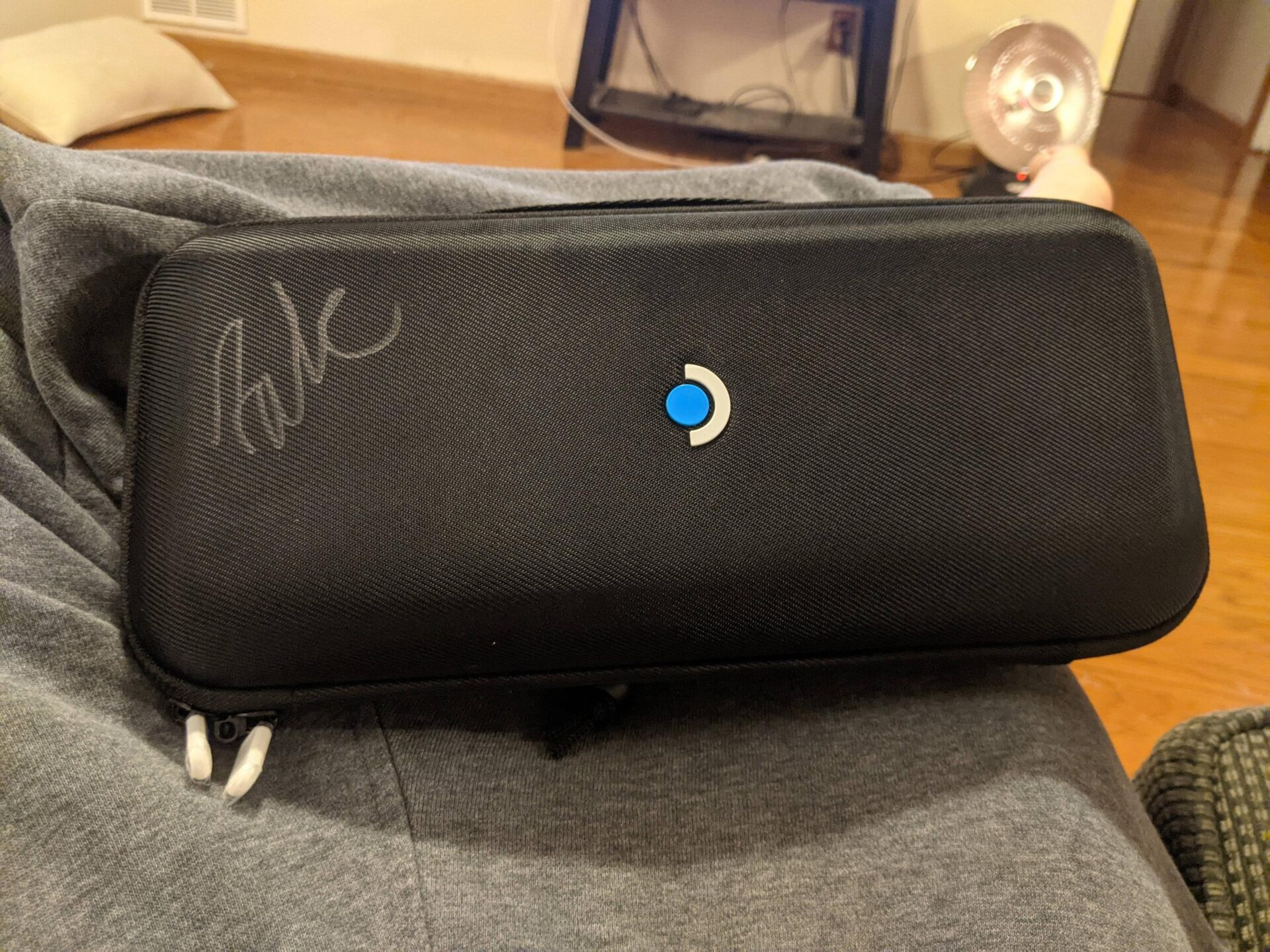 Photo du Steam Deck avec signature de Newell. Photo du Steam Deck avec signature de Newell.