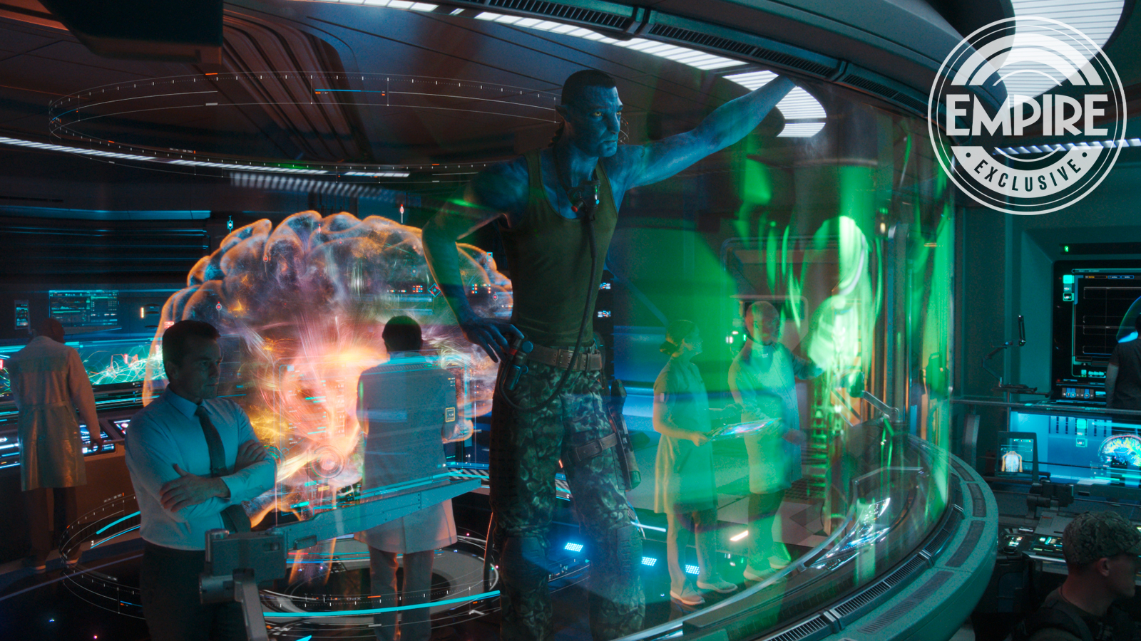 Stephen Lang dans sa forme tout bleue pour Avatar 2: La Voie de l'Eau. 