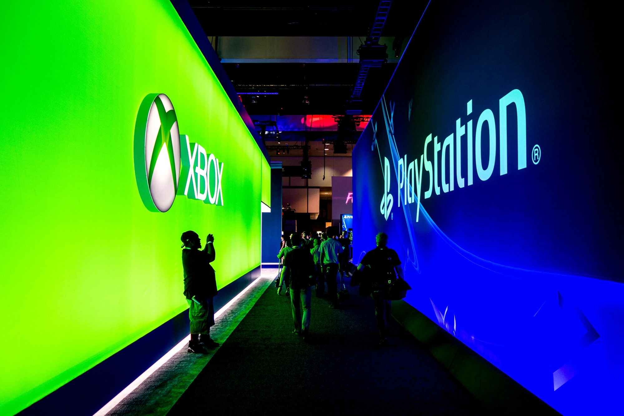 xbox-vs-playstation xbox-vs-playstation