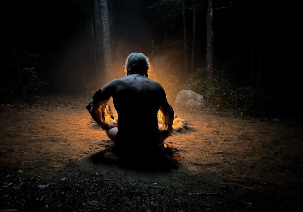 Première image de la saison 2 de la série Max Peacemaker qui tease peut-être la présence de Snowflame Première image de la saison 2 de la série Max Peacemaker qui tease peut-être la présence de Snowflame