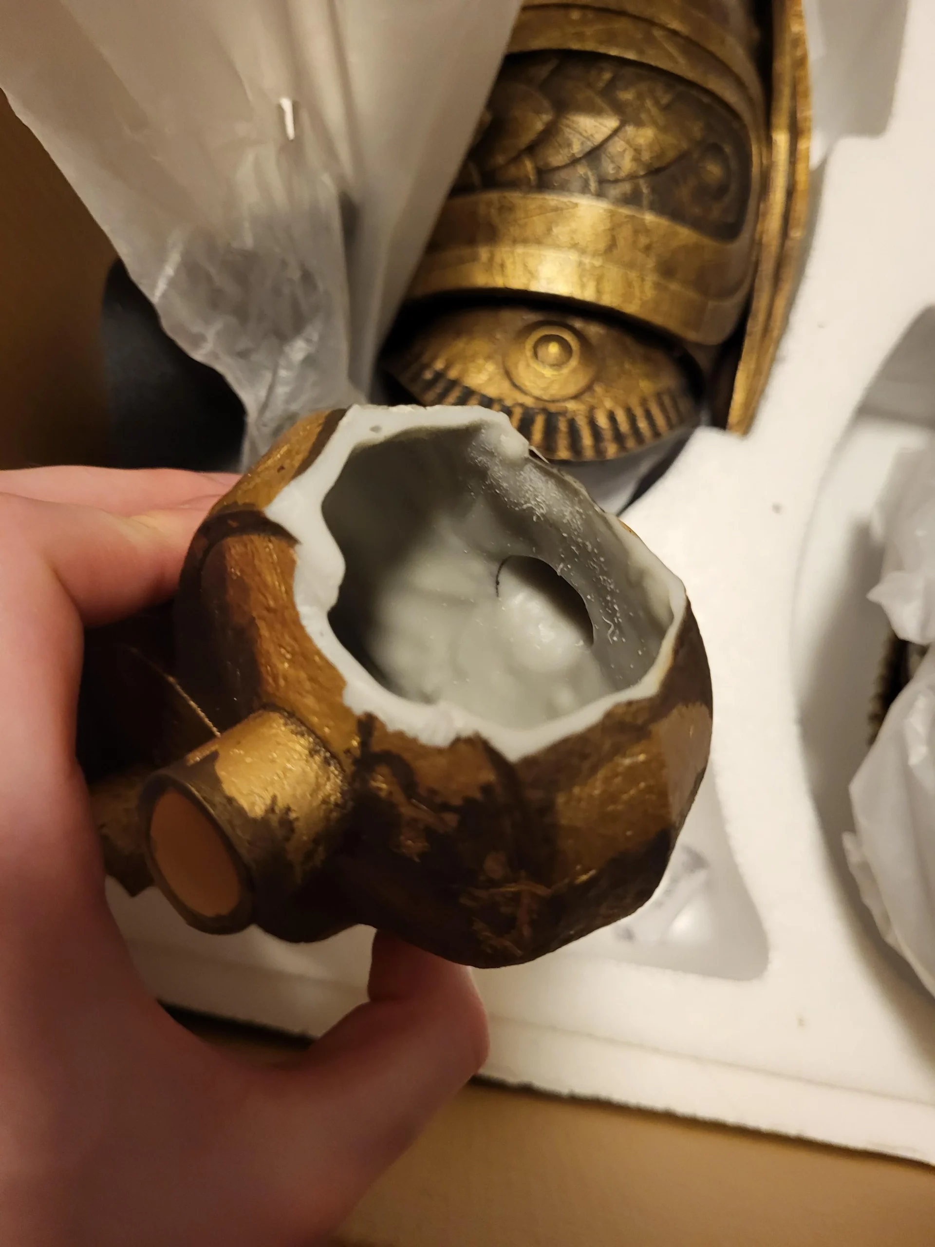 Photo d'un exemplaire cassÃ© de Malenia (Elden Ring) partagÃ© par WatermelonChef sur Reddit.