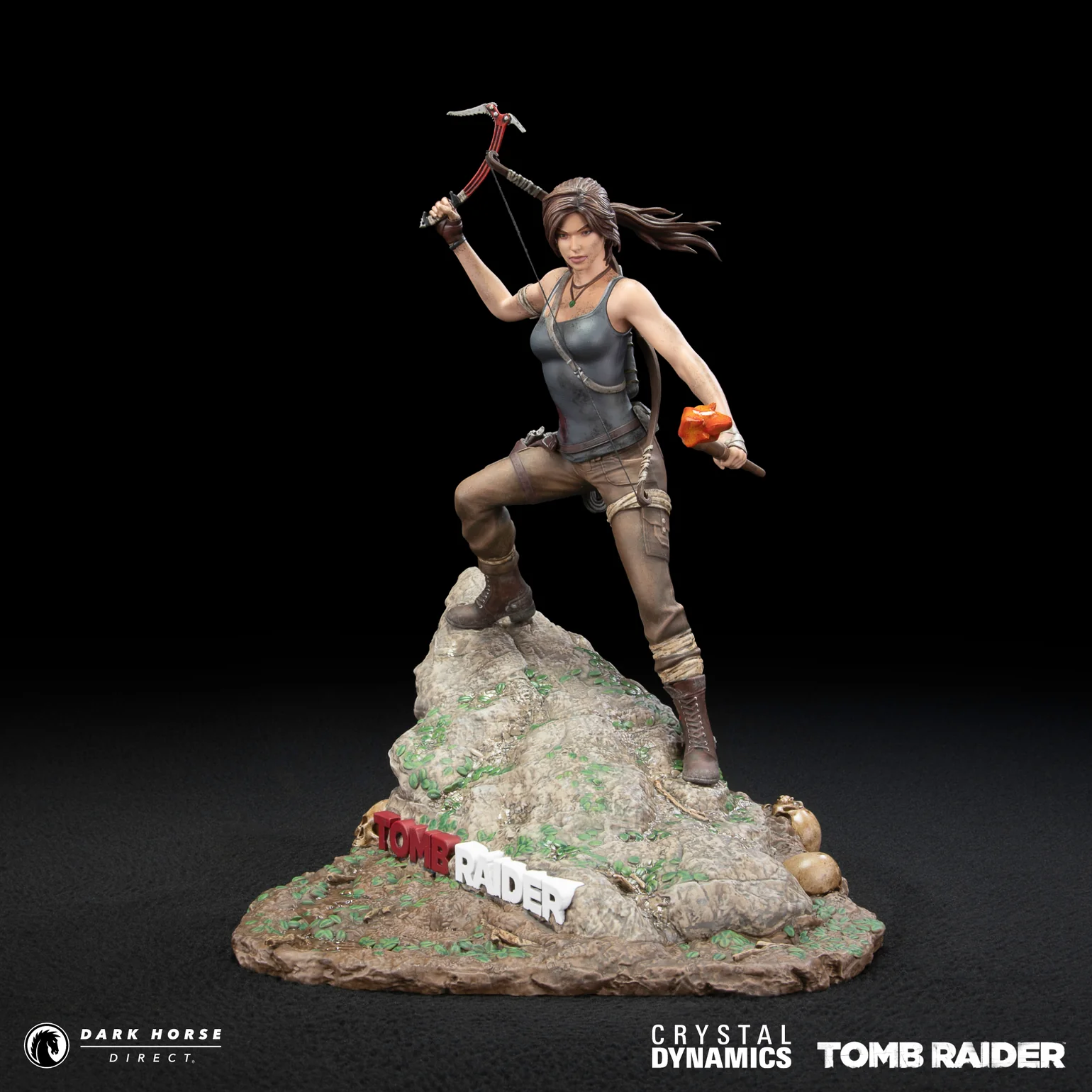 Photo de face de la statuette de Lara Croft (Tomb Raider Survivor Era) rÃ©alisÃ©e par Dark Horse.