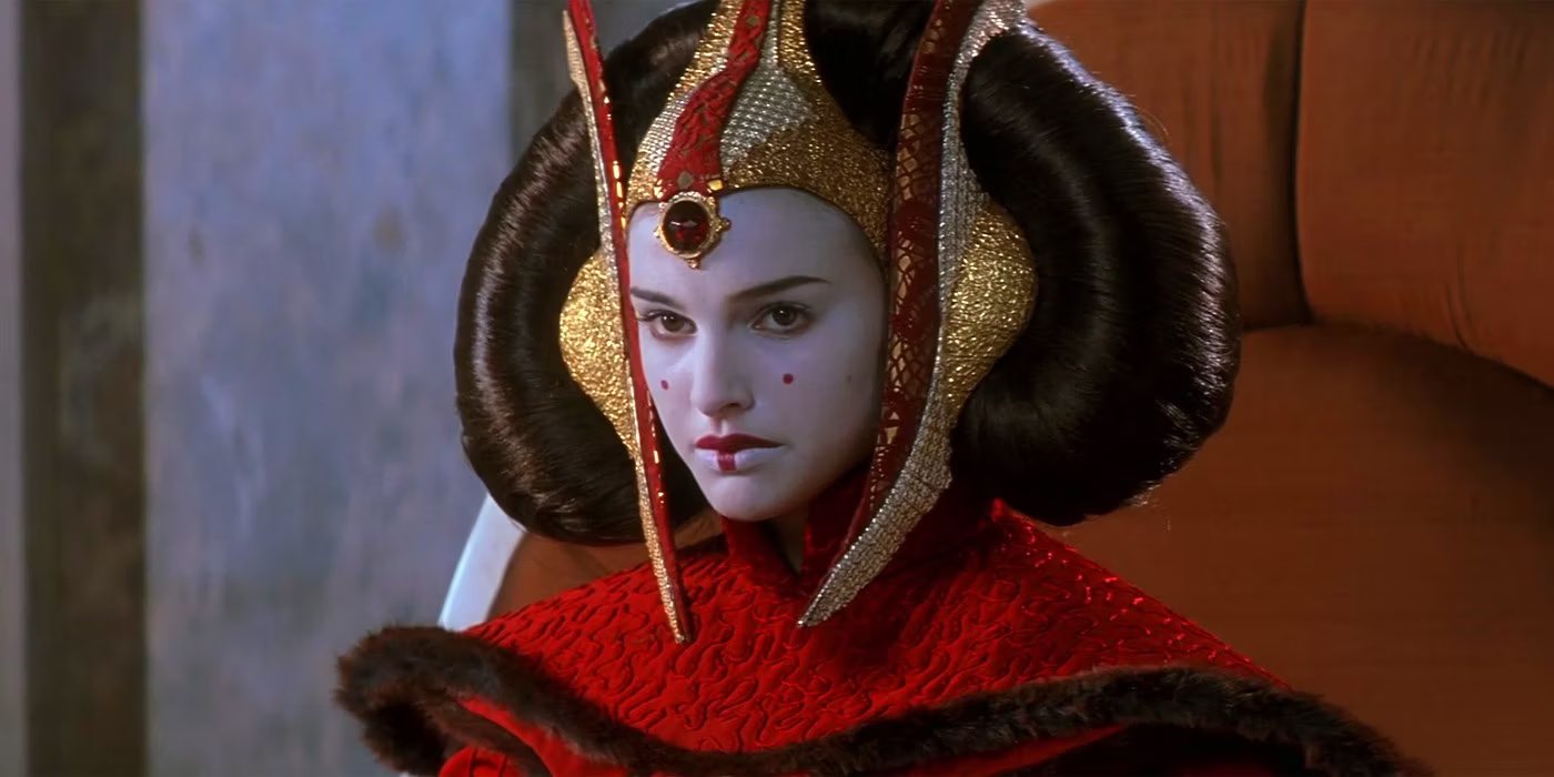 Natalie Portman est Padmé Amidala dans Star Wars 1. Natalie Portman est Padmé Amidala dans Star Wars 1.