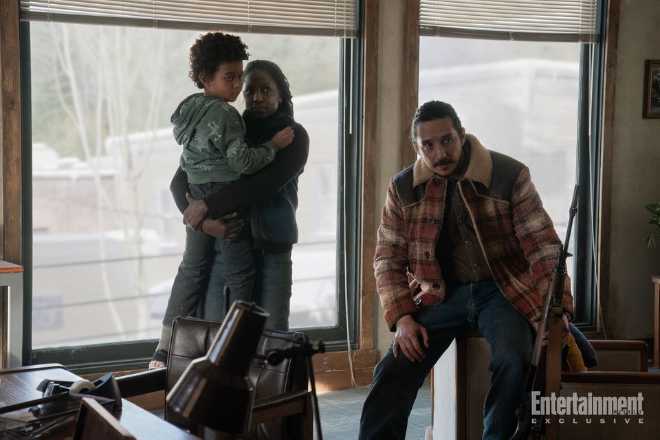 Maria, Tommy et leur fils dans la série TLOU HBO. Maria, Tommy et leur fils dans la série TLOU HBO.
