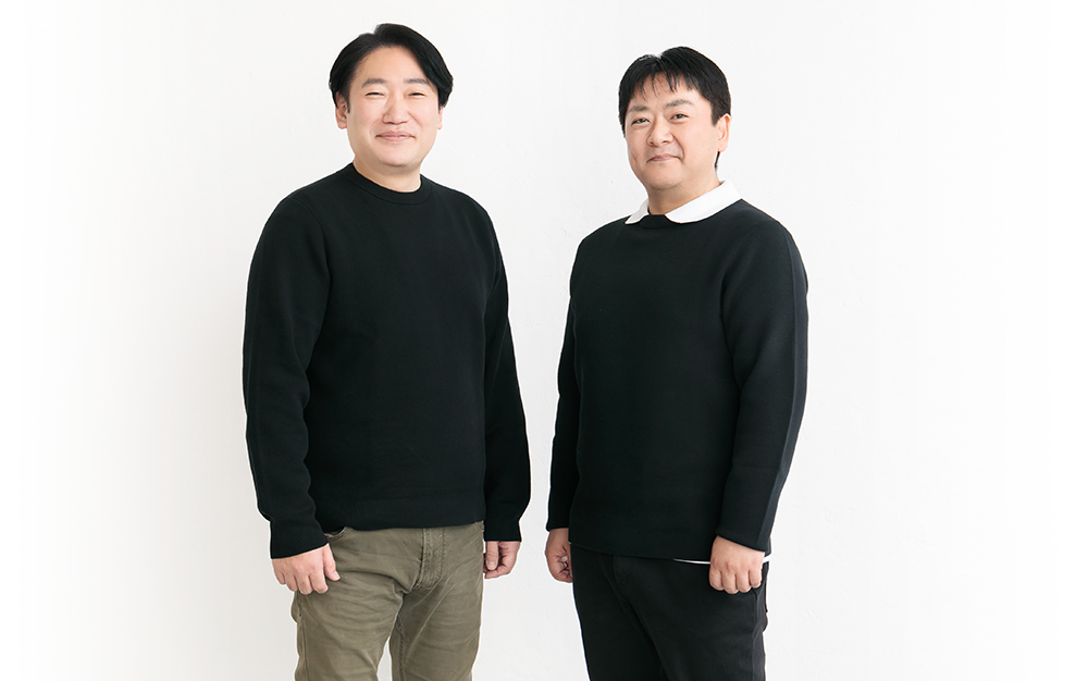 Sirius Studio : Portrait de Hideki Irie et Teruyuki Toriyama cote à cote en 2025. Sirius Studio : Portrait de Hideki Irie et Teruyuki Toriyama cote à cote en 2025.