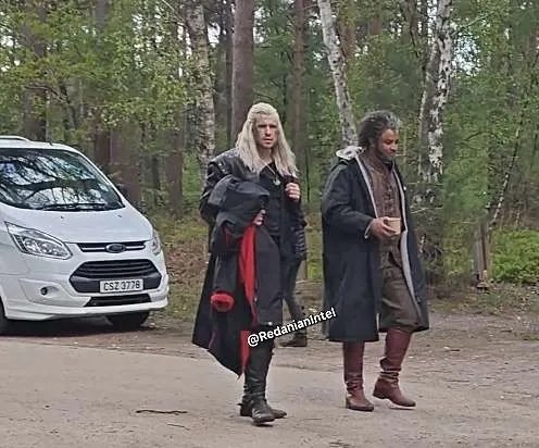 Image de Liam Hemsworth en Geralt sur le tournage de la saison 5 de la sÃ©rie The Witcher Netflix 