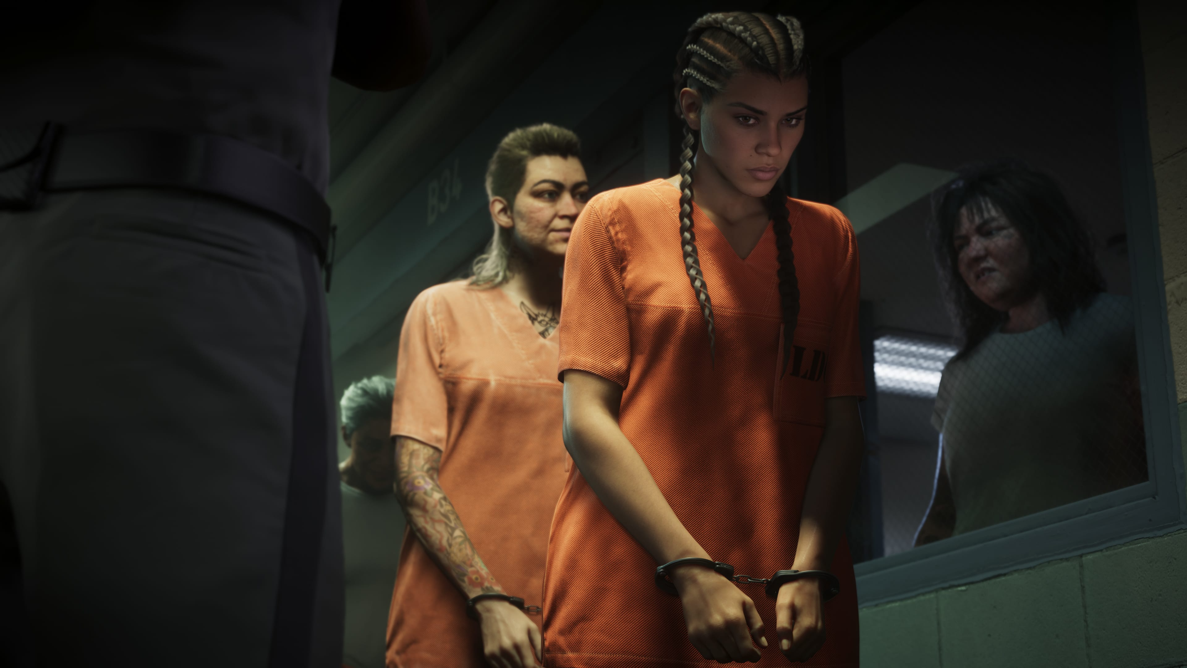 Lucia avançant menottée dans la prison de GTA 6. Lucia avançant menottée dans la prison de GTA 6.