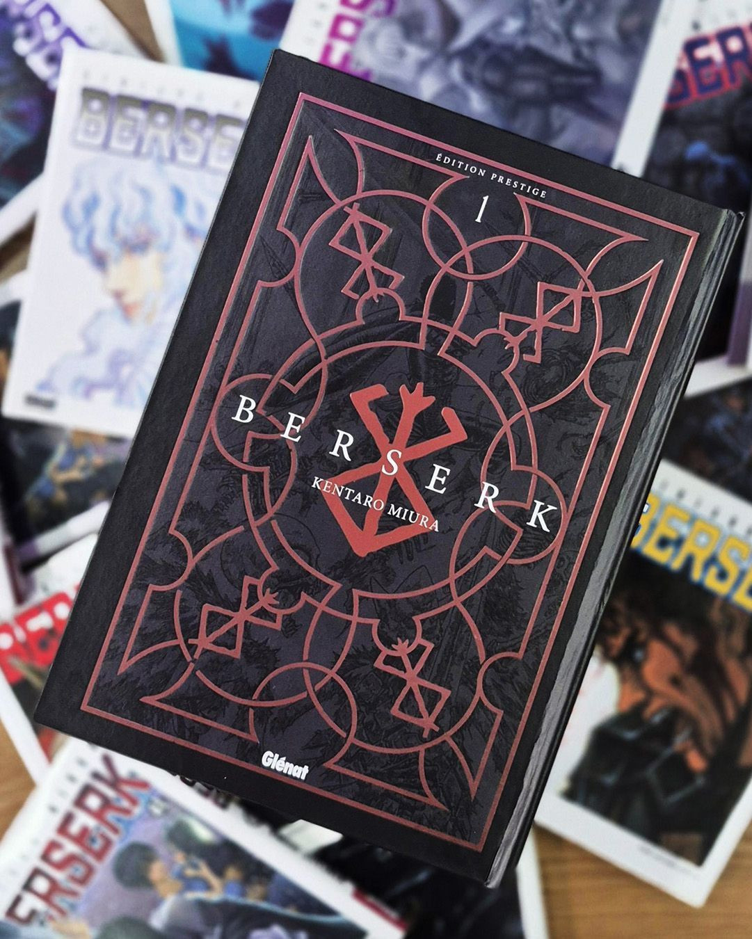 Berserk : Photo du tome 1 de l'Ã©dition Prestige.