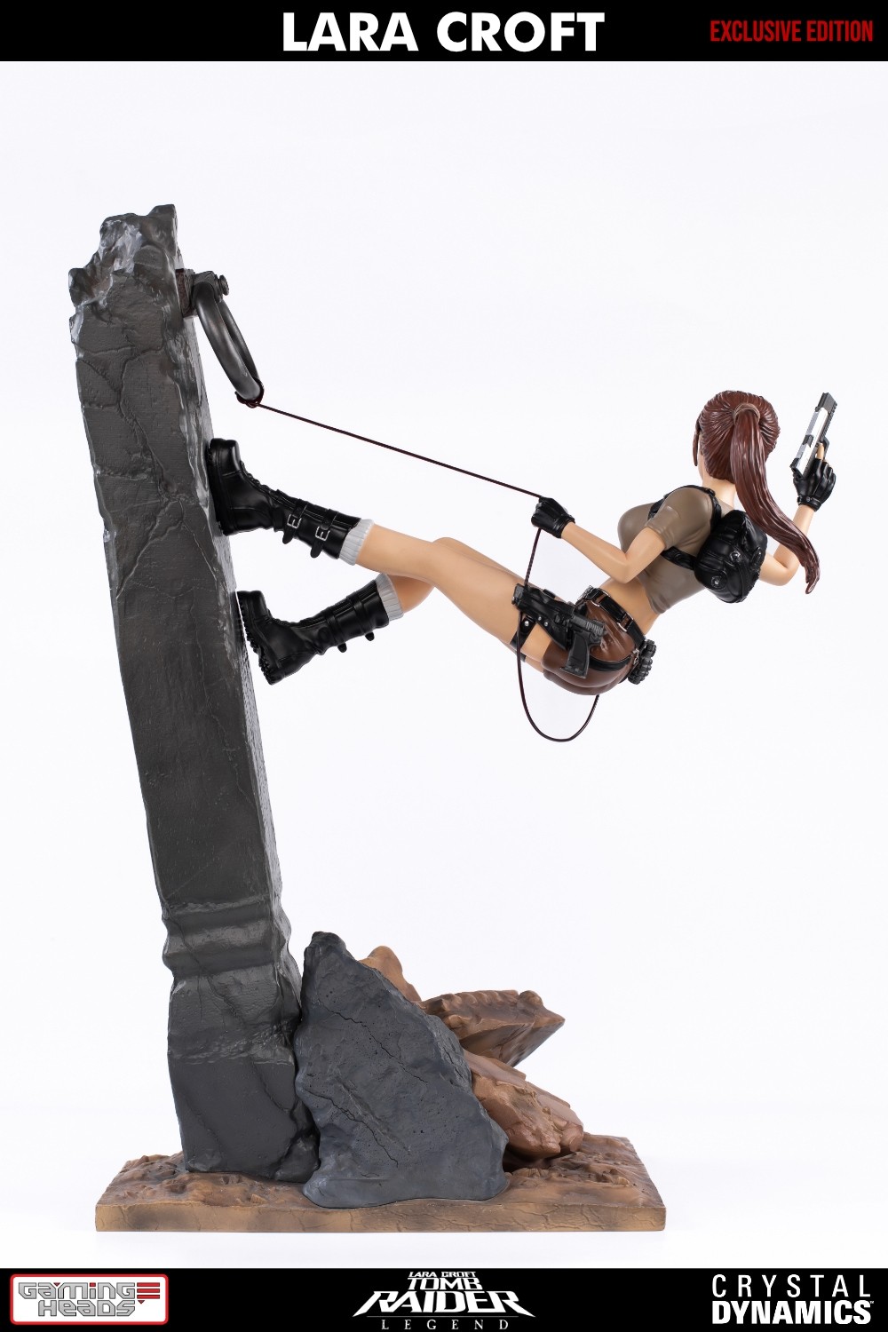 Tomb Raider Legend : Figurine de Lara Croft, pistolet en main, de dos. Tomb Raider Legend : Figurine de Lara Croft, pistolet en main, de dos.