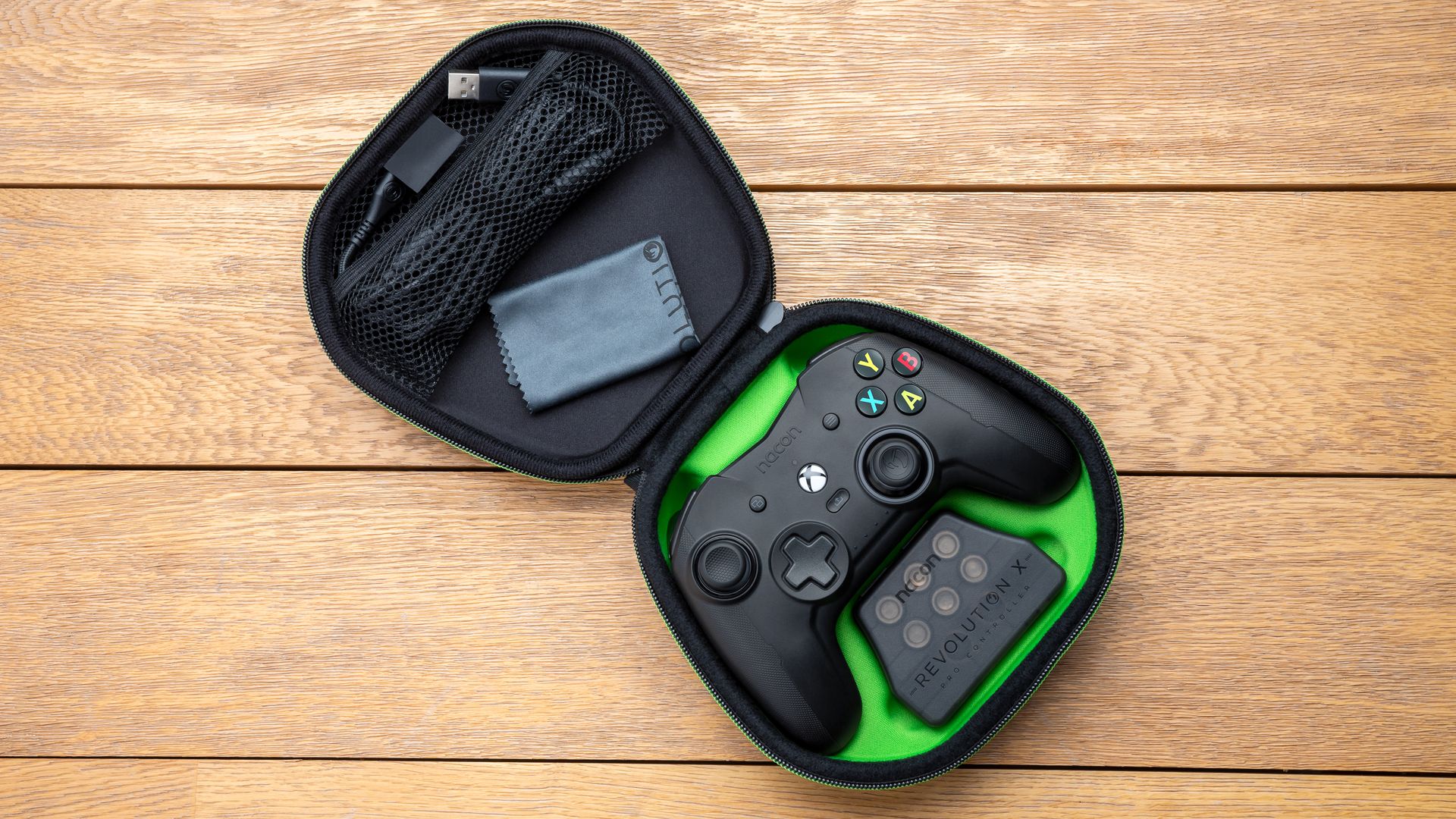 Nacon Revolution X Pro Controller vue d'ensemble haute