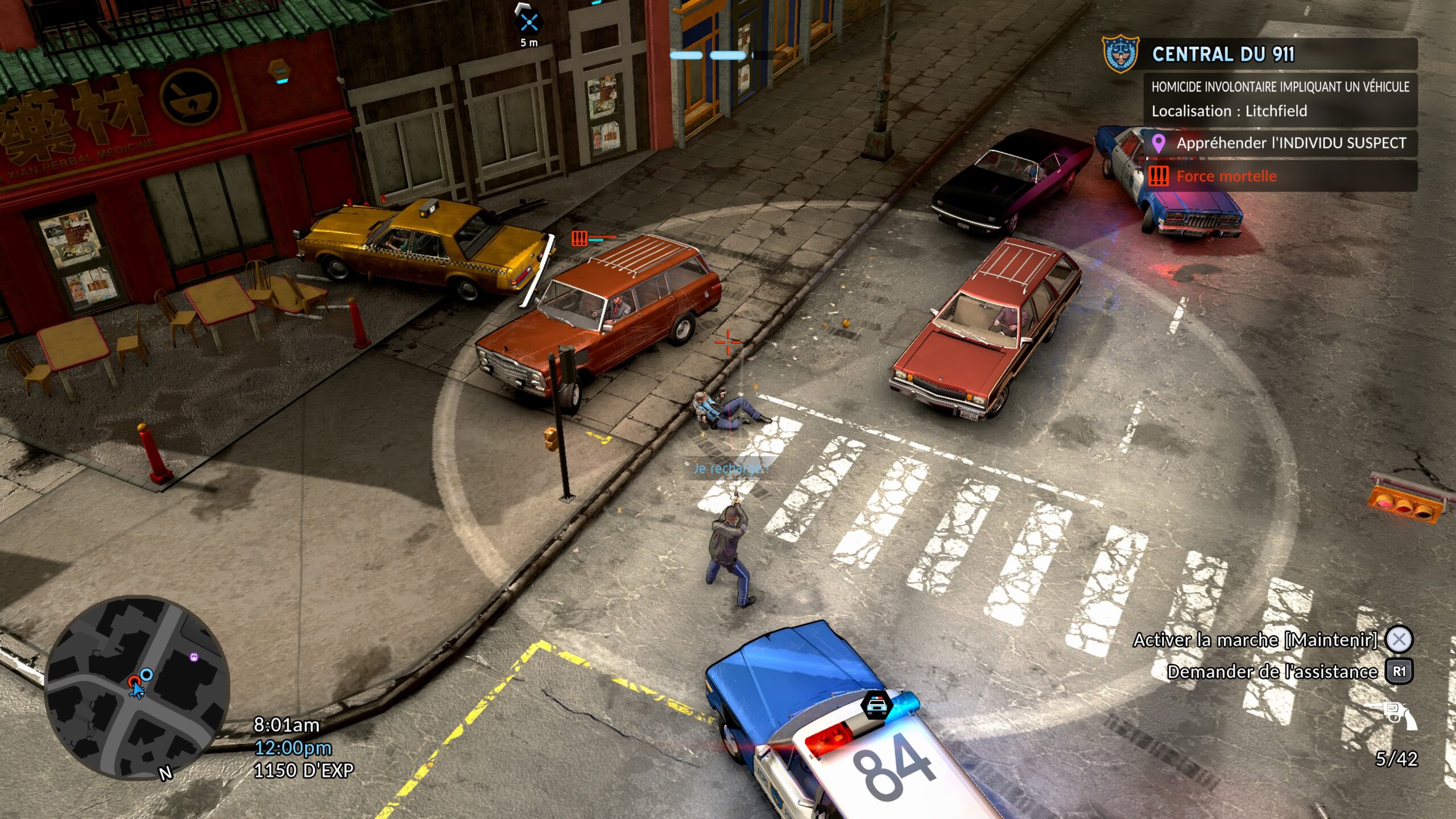 Capture d'Ã©cran du GTA inversÃ© de Fallen Tree Games oÃ¹ l'on essaye de tirer dans les pneus d'une voiture 