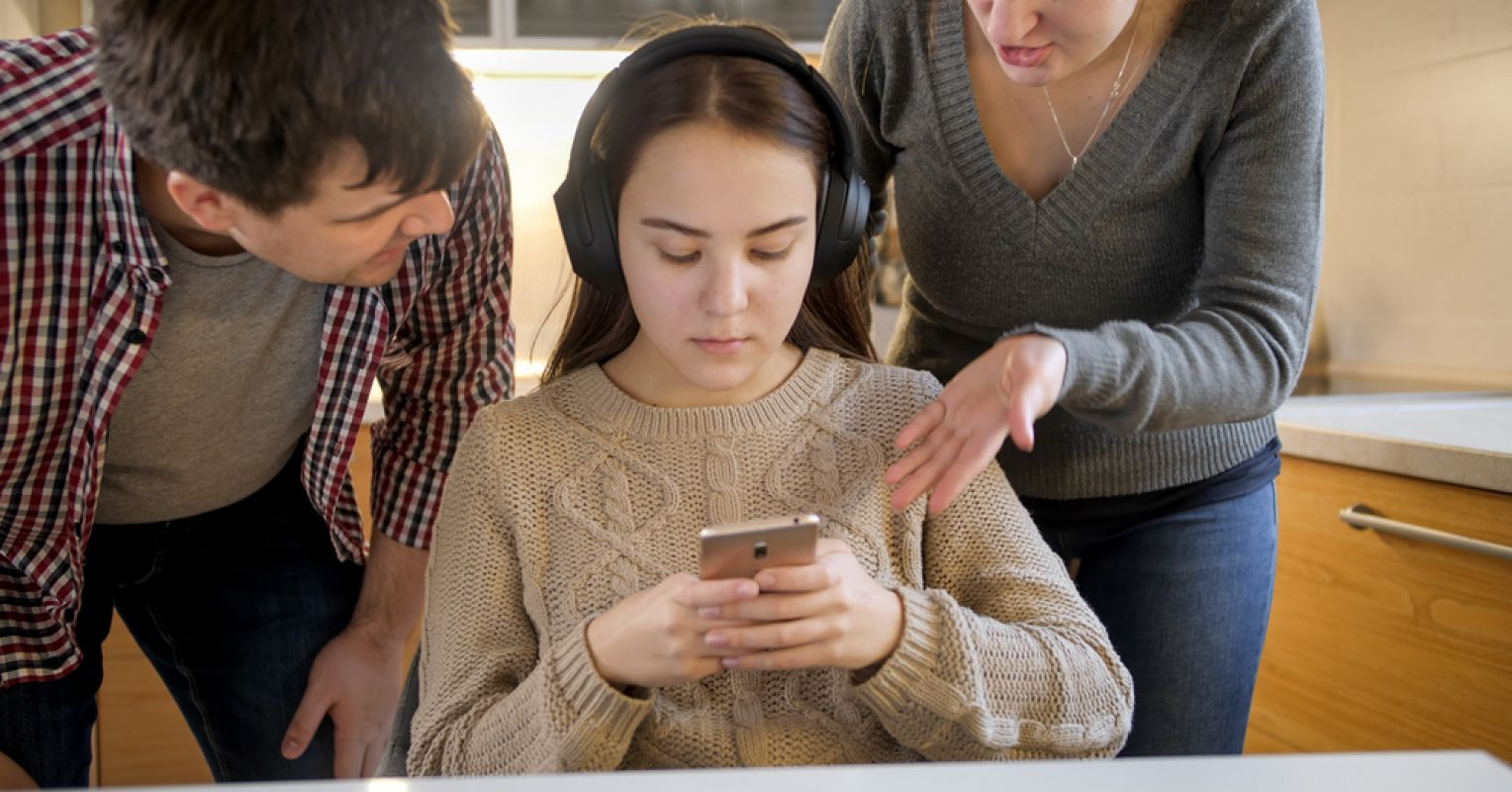 Les ados de 13 ans n'écoutent plus les parents. Les ados de 13 ans n'écoutent plus les parents.