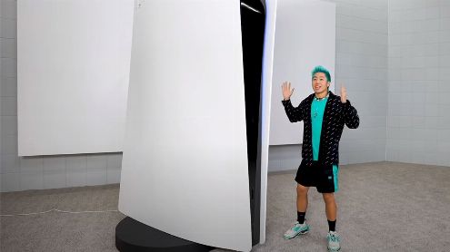 PS5 : Il fait construire une console fonctionnelle géante à 70.000 dollars