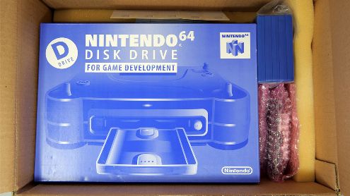 Il unboxe un kit de développement Nintendo 64DD neuf en 2021, les images