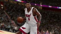 NBA 2K11 : LeBron James montre son maillot