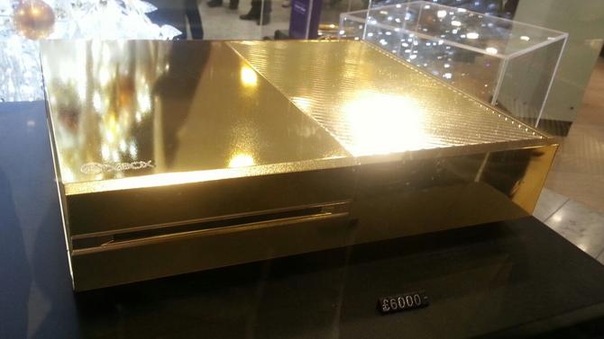 INSOLITE. La Xbox One plaquée or d'une valeur de 7000 euros