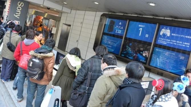 PS4 au Japon : ils font déjà la queue, les images