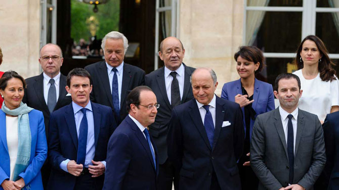 Un ancien ministre s'est acheté une PS4 et "dégomme tout ce qui bouge"