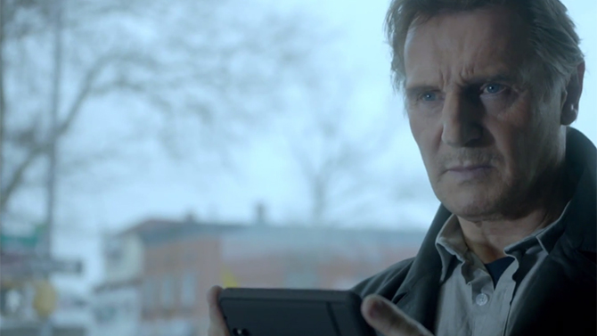 Super Bowl : Liam Neeson se lâche dans une hilarante pub Clash of Clans