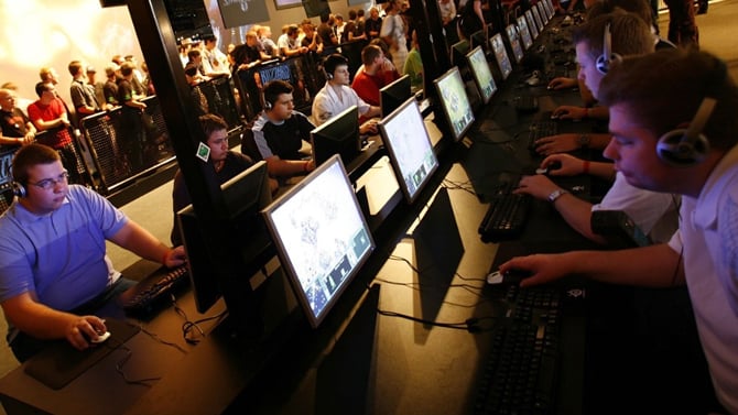 Les joueurs en ligne français passent de plus en plus de temps sur Internet