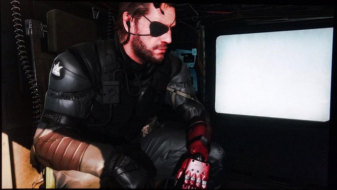 Kojima "Je sais que vous êtes fatigués de voir mes tweets de Snake dans son hélico"