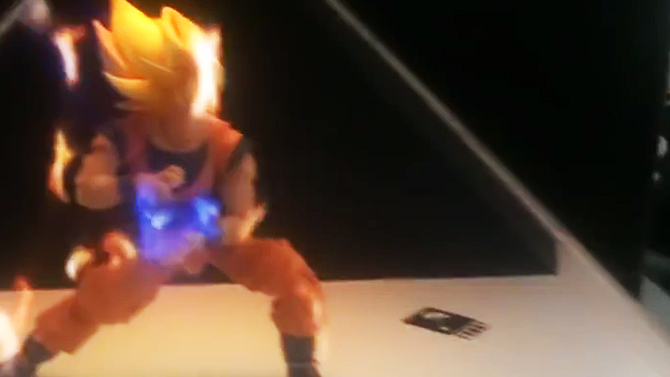 Dragon Ball Z : une figurine prend vie à l'aide d'hologrammes, la vidéo