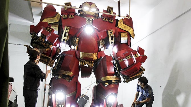 Avengers L'Ère d'Ultron : il construit sa propre armure Hulkbuster de 3 mètres, les images