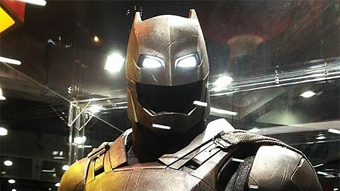 Batman v Superman : l'armure et les gadgets de Batman en photo