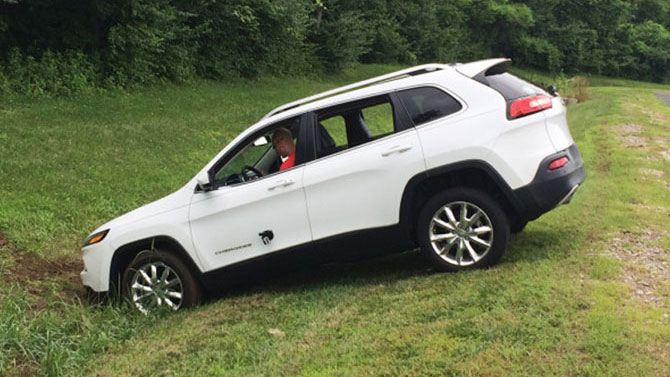 Chrysler rappelle 1,4 million de voitures pour les soucis de hacking