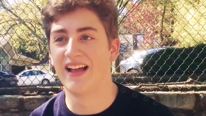 L'image du jour : Quand on essaie de s'asseoir dans un jeu vidéo pour la 1ère fois