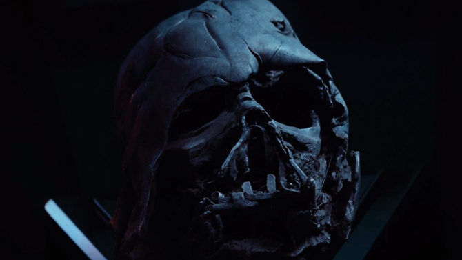 Star Wars 7 : Les restes de Dark Vador star d'une série de photos inédites