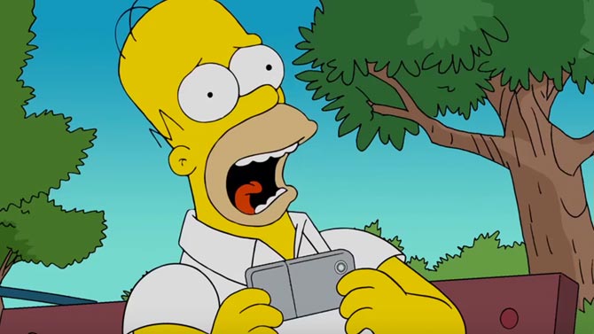 L'image du jour : Homer joue à Pokémon GO et manque de tuer Bart