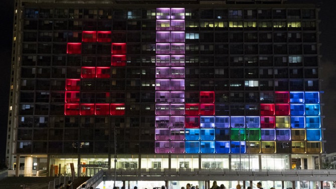 Tetris : Un tournoi géant sur la façade d'un hôtel de ville