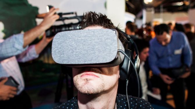 Réalité virtuelle et augmentée : Google souhaite un casque deux en un