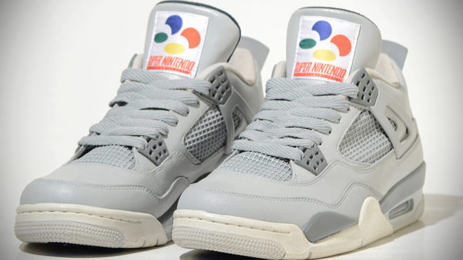 Des Air Jordan 4 Super Nintendo avec de vrais morceaux de manettes, les photos