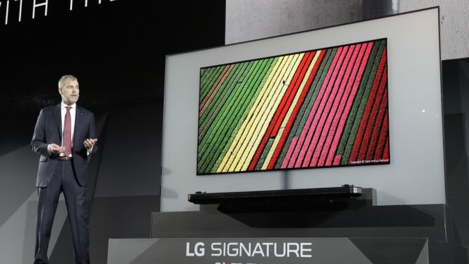 CES 2017 : LG W7, une TV ultra fine et flexible Oled 4K