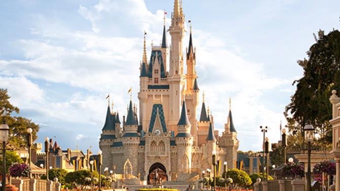 L'image du jour : Boba Fett assure le show lors d'une "explosion" à Disney Land