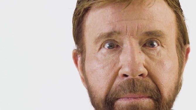 Nonstop Chuck Norris a 100 coups d'avance sur vous en vidéo intense