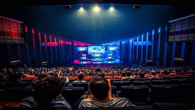 Dreamhack Tours : 10.000 gamers et 140.000 € à partager ce WE sur Lol, Overwatch, Clash Royale...