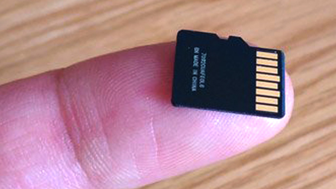 L'image du jour : Combien de Tour Eiffel en disquettes pour une Micro SD de 256 Go ?