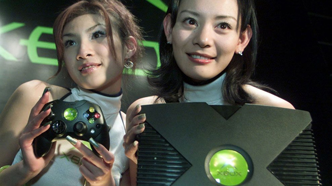 Un designer de la Xbox explique l'énorme manette "Duke" et évoque la réaction du Japon