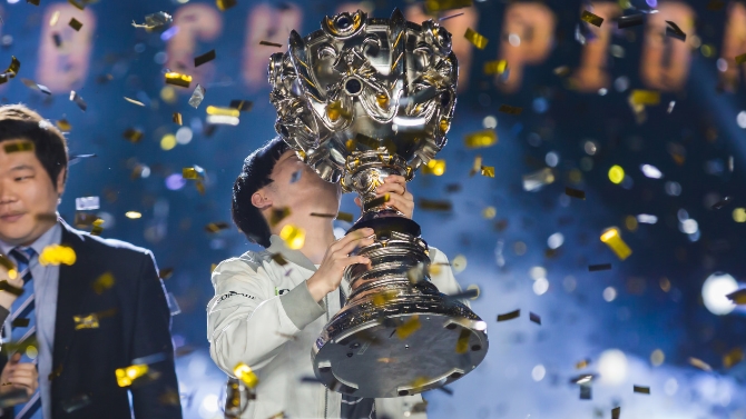 League of Legends : L'équipe chinoise Invictus Gaming sacrée championne du monde